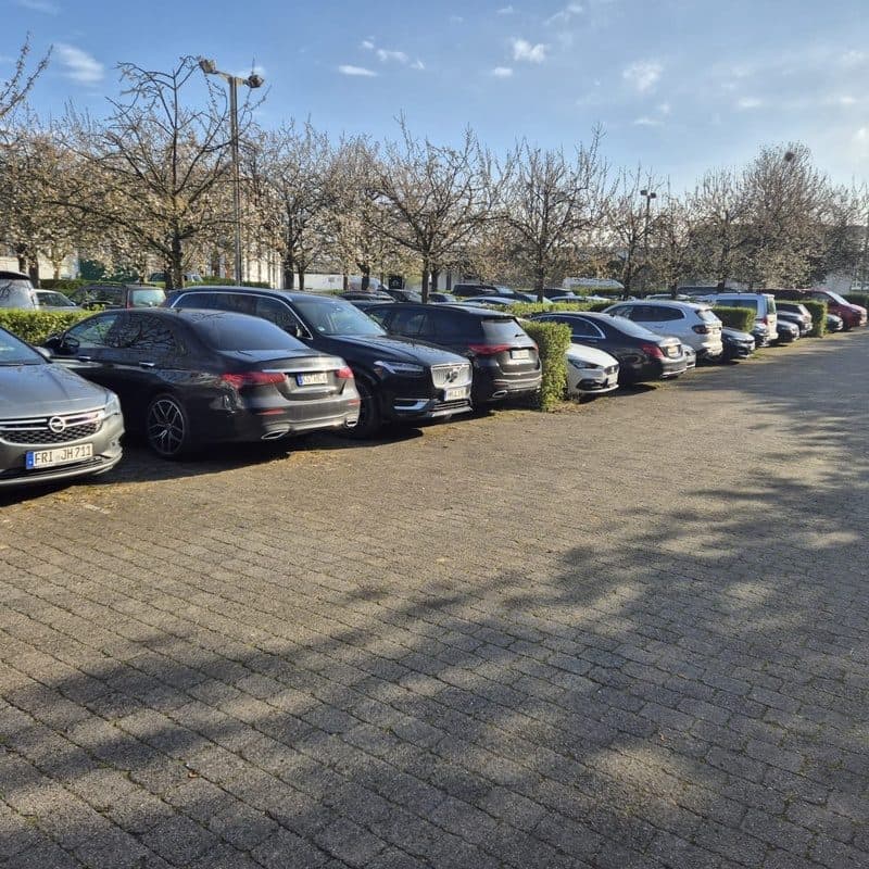 Flughafenparkplatz
